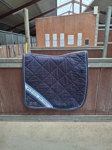 Zadeldekjes beschikbaar voor biedingen