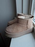 Uggs (nep) maat 36,5, Beige, Lage of Enkellaarzen, Ophalen of Verzenden, Onbekend