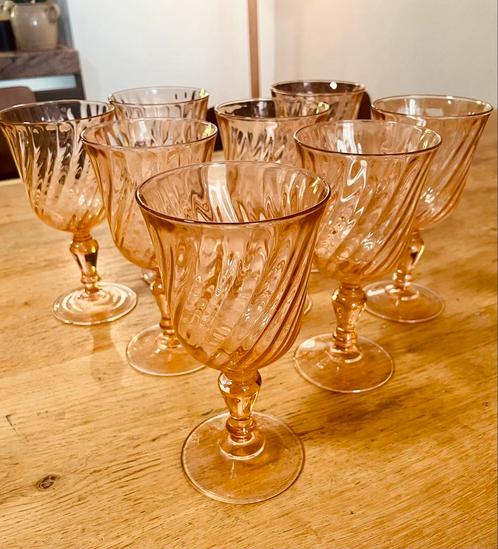 Grote vintage wijnglazen Swirl Rosaline/ Luminarc, Frankrijk, Verzamelen, Glas en Borrelglaasjes, Zo goed als nieuw, Overige typen