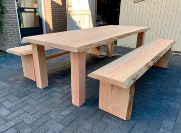 Mooie robuuste douglas tuintafels (duurzaam) beschikbaar voor biedingen