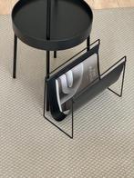 IKEA BURVIK Bijzettafel en krantenhouder, Huis en Inrichting, Tafels | Bijzettafels, Minder dan 55 cm, Rond, Zo goed als nieuw