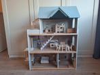 Petit Amelie Houten Poppenhuis wit & pastelblauw, Kinderen en Baby's, Speelgoed | Poppenhuizen, Ophalen, Zo goed als nieuw, Poppenhuis