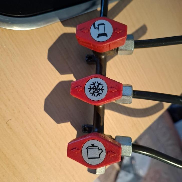 3-weg gasverdeelkraan 8 mm, Caravans en Kamperen, Camper-accessoires, Zo goed als nieuw, Ophalen