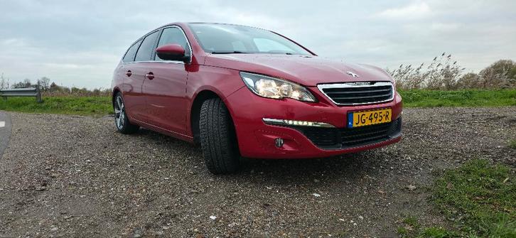Peugeot 308 2015 Rood, Auto's, Peugeot, Particulier, ABS, Achteruitrijcamera, Adaptieve lichten, Airbags, Airconditioning, Bluetooth