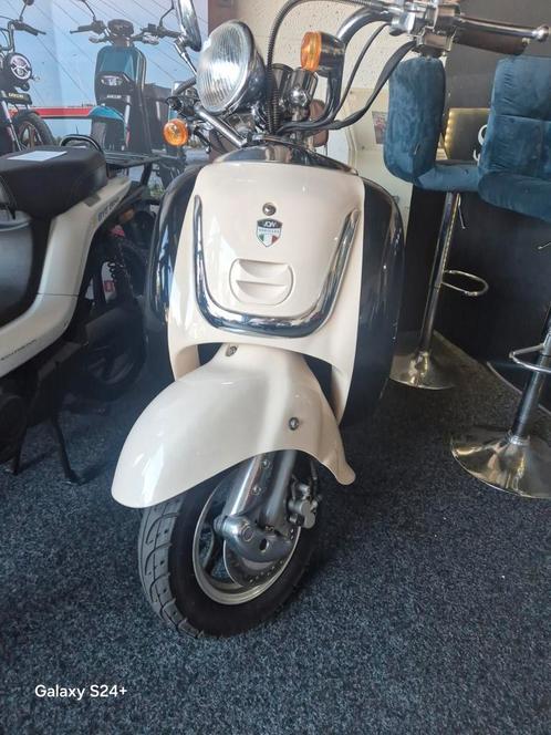 Low budget scooters te koop! Den haag, Fietsen en Brommers, Brommeronderdelen | Scooters, Zo goed als nieuw, Overige merken, Overige typen