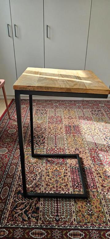 Mooie bijzettafel zgan! beschikbaar voor biedingen