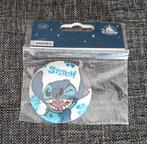Stitch badge button - Disneyland Parijs (nieuw), Ophalen of Verzenden, Nieuw, Speldje of Pin