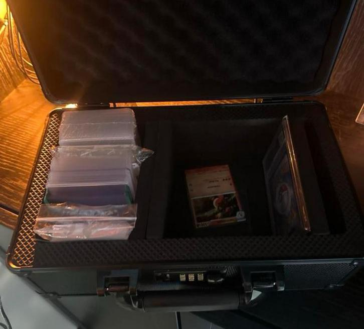 kaartenopbergkoffer met Cijferslot, Hobby en Vrije tijd, Verzamelkaartspellen | Pokémon, Zo goed als nieuw, Meerdere kaarten, Ophalen of Verzenden