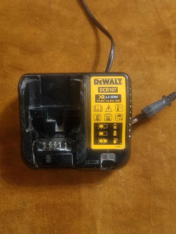 Dewalt DCB107 accu oplader 10.8 14.4 en 18V, Doe-het-zelf en Verbouw, Gereedschap | Machine-onderdelen en Toebehoren, Ophalen of Verzenden