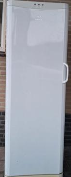 Indesit UFAN 400 vriezer – 238 liter – ruime inhoud, Gebruikt, 160 cm of meer, Energieklasse A of zuiniger, Ophalen