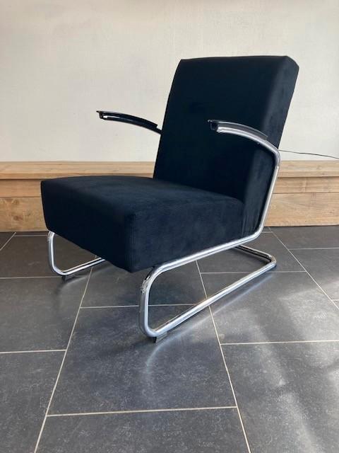 Twee Gispen 405 fauteuils, chroom, nieuwe zwarte ribstof, Huis en Inrichting, Fauteuils, Zo goed als nieuw, Metaal, Stof, 50 tot 75 cm