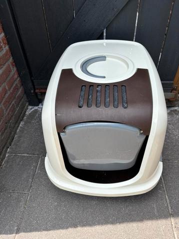 Grote kattenbak beschikbaar voor biedingen