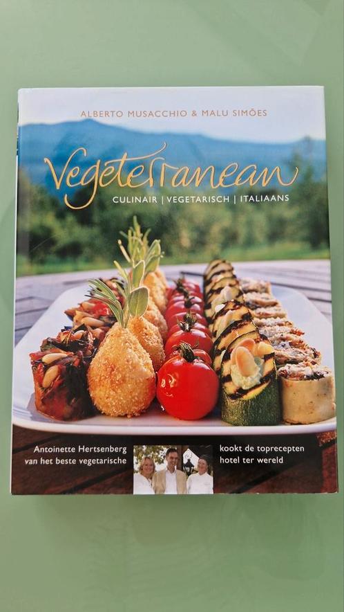 Malu Simões , Alberto Mussacchio - Vegeterranean, Boeken, Kookboeken, Zo goed als nieuw, Italië, Vegetarisch, Ophalen of Verzenden