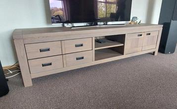 Moderne eikenhouten tv kast  beschikbaar voor biedingen