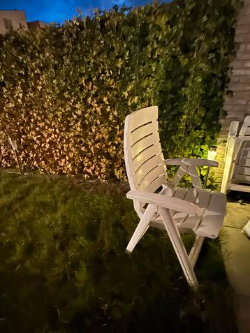 3 Witte Tuinstoelen - Almere Poort beschikbaar voor biedingen