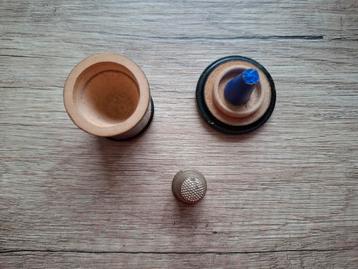 Antieke vintage retro vingerhoed in origineel doosje beschikbaar voor biedingen