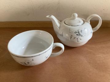 Vintage theeset beschikbaar voor biedingen