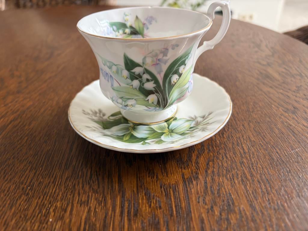 Engelse kop en schotels, Verzamelen, Porselein, Kristal en Bestek, Ophalen of Verzenden, Zo goed als nieuw, Porselein, Kop en/of schotel