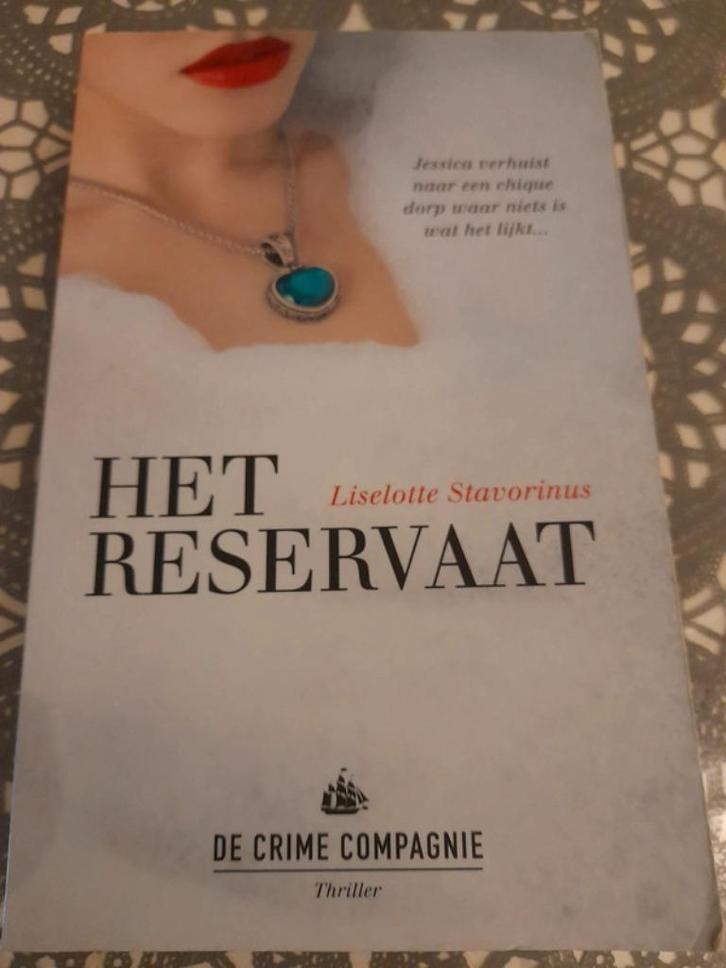 boek liselotte stavorinus - het reservaat - crime compagnie, Boeken, Thrillers, Zo goed als nieuw, Ophalen of Verzenden