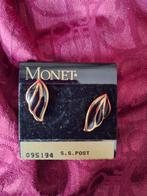 Monet Vintage Oorbellen Goud / Zwart, Overige materialen, Ophalen of Verzenden, Zo goed als nieuw, Knopjes of Stekers