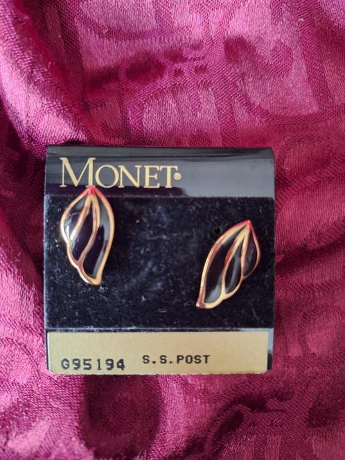 Monet Vintage Oorbellen Goud / Zwart, Sieraden, Tassen en Uiterlijk, Oorbellen, Zo goed als nieuw, Knopjes of Stekers, Overige materialen