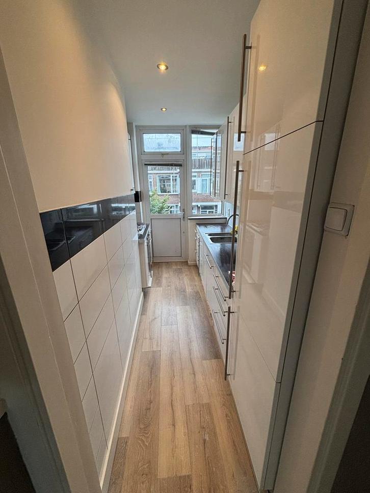 Moderne Keuken met veel opbergruimte, Huis en Inrichting, Keuken | Complete keukens, Zo goed als nieuw, Enkelwandige keuken, Wit