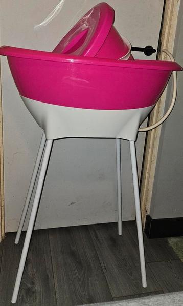 Mooi Babybadje met Onderstel - Roze/Wit beschikbaar voor biedingen