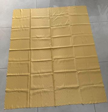 Schitterend tafelkleed 174 x 137 cm geel beschikbaar voor biedingen