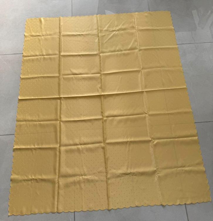 Schitterend tafelkleed 174 x 137 cm geel, Huis en Inrichting, Tafelkleden, Zo goed als nieuw, Rechthoek, Ophalen of Verzenden