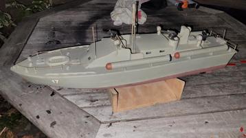 Torpedo bootje 50 cm Met motortje beschikbaar voor biedingen