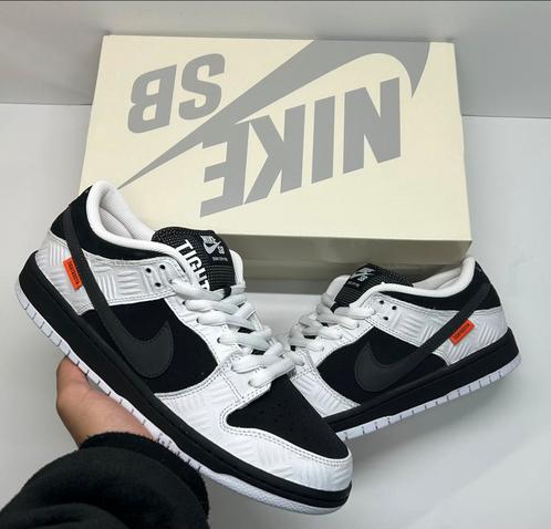 Nike SB Dunk Low TIGHTBOOTH maat 42,5, Kleding | Heren, Schoenen, Nieuw, Sneakers of Gympen, Overige kleuren, Ophalen of Verzenden