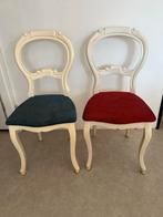 2 vintage witte stoelen met gekleurde zitting, Huis en Inrichting, Stoelen, Ophalen, Gebruikt, Twee, Wit
