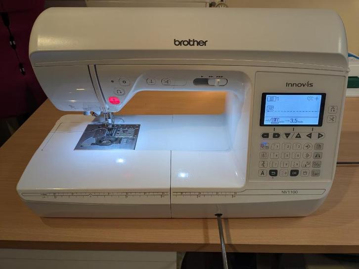 Naai-/borduurmachine Brother Innov-is NV 1100 – Topstaat, Hobby en Vrije tijd, Naaimachines en Toebehoren, Zo goed als nieuw, Naaimachine