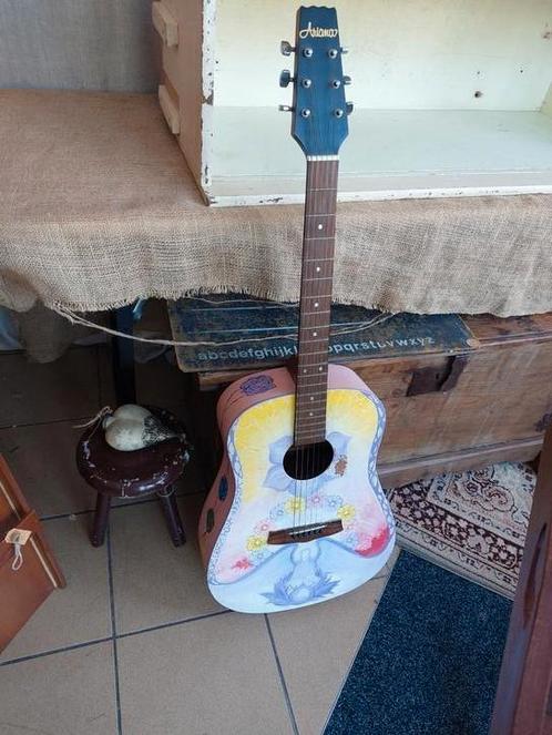 Ariana akoestische flower power gitaar, Muziek en Instrumenten, Snaarinstrumenten | Gitaren | Akoestisch, Gebruikt, Klassieke of Spaanse gitaar