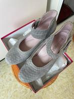 Pocahontas Piazza Pumps - Maat 39, Kleding | Dames, Pumps, Ophalen of Verzenden, Zo goed als nieuw, Grijs
