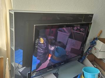 Samsung TV met tv-meubel – snel af te halen in Kaatsheuvel beschikbaar voor biedingen