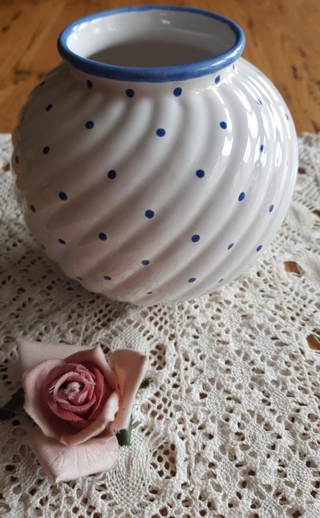 Oostenrijks Gmundner vaasje met blauwe stippen/ dots, Antiek en Kunst, Curiosa en Brocante, Ophalen of Verzenden