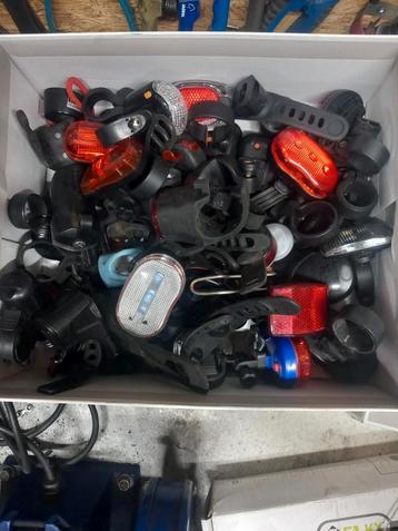 Schoenendoos vol gebruikte Led Verlichting. beschikbaar voor biedingen