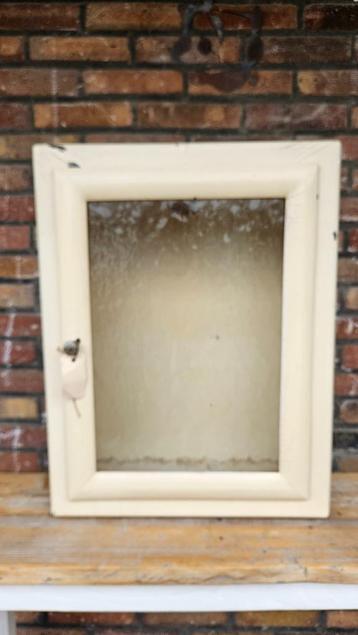 Brocante Ziekenhuiskastje beschikbaar voor biedingen