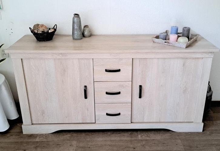 Dressoir -licht, naturel houtkleur., Huis en Inrichting, Kasten | Dressoirs, Zo goed als nieuw, 150 tot 200 cm, 25 tot 50 cm, Met lade(s)