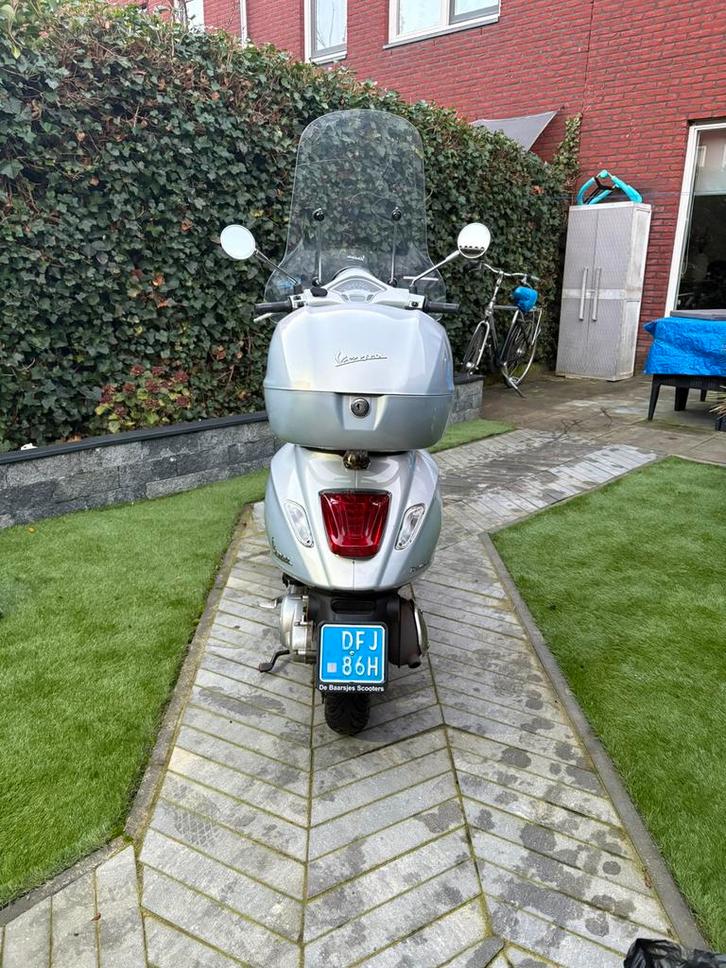 Vespa primavera, Fietsen en Brommers, Scooters | Vespa, Zo goed als nieuw, Overige modellen, Benzine, Ophalen