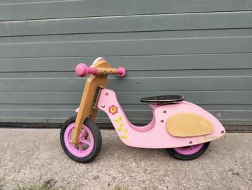 Roze loopfiets beschikbaar voor biedingen