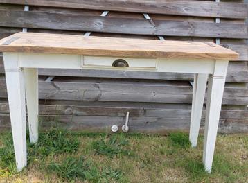 Side table beschikbaar voor biedingen