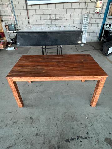 Massief Teakhouten Tafel beschikbaar voor biedingen