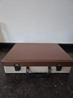 Vintage cassettebandjeskoffer, Ophalen of Verzenden, Gebruikt, 26 bandjes of meer, Met bewaardoos, rek of koffer