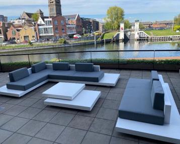 Design loungeset in wit, antraciet of champagne kleur alum. beschikbaar voor biedingen