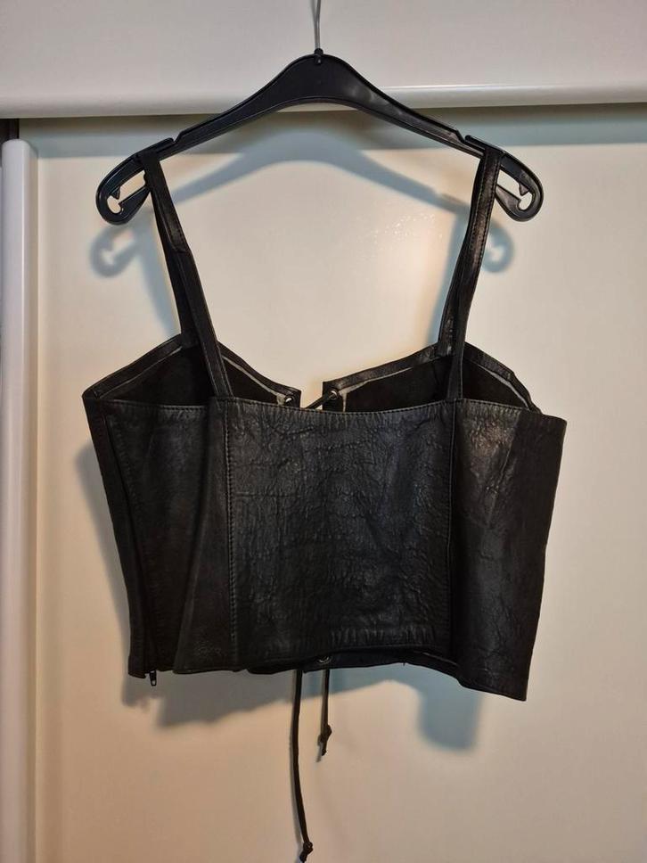 Zwarte leren top, Kleding | Dames, Tops, Zo goed als nieuw, Maat 38/40 (M), Zwart, Zonder mouw, Ophalen of Verzenden