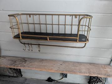 Wandplank beschikbaar voor biedingen