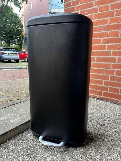 Zwarte prullenbak Lux pedaalemmer 30 liter, Huis en Inrichting, Woonaccessoires | Prullenbakken, Zo goed als nieuw, Metaal, 50 tot 75 cm