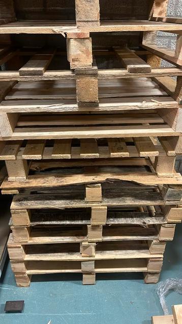 1/2 pallets 60x80 3,- euro per stuk  beschikbaar voor biedingen